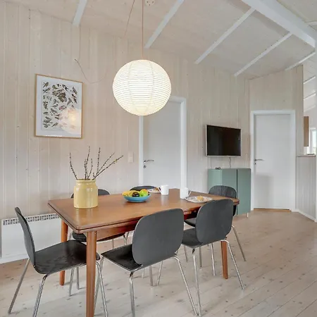 Awesome Home In Askeby With Sauna 펜션 *